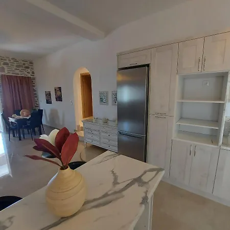 Stegio Holiday home Parasporos